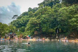 フィリピンコロン島のマニキット温泉