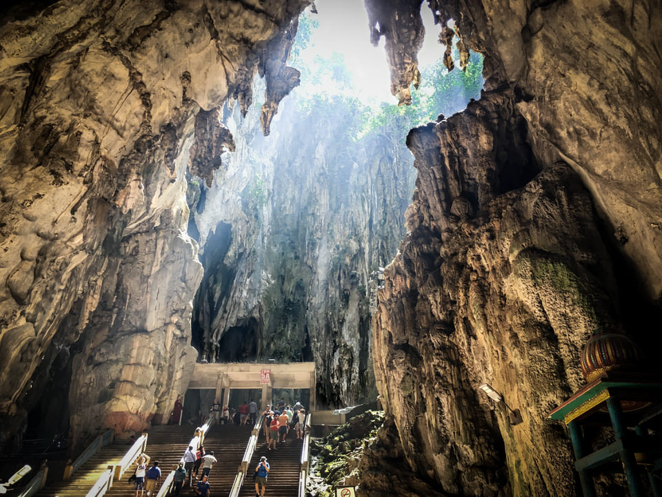 【バトゥ洞窟】クアラルンプール観光おすすめの鍾乳洞への行き方・料金・注意点を解説するよ