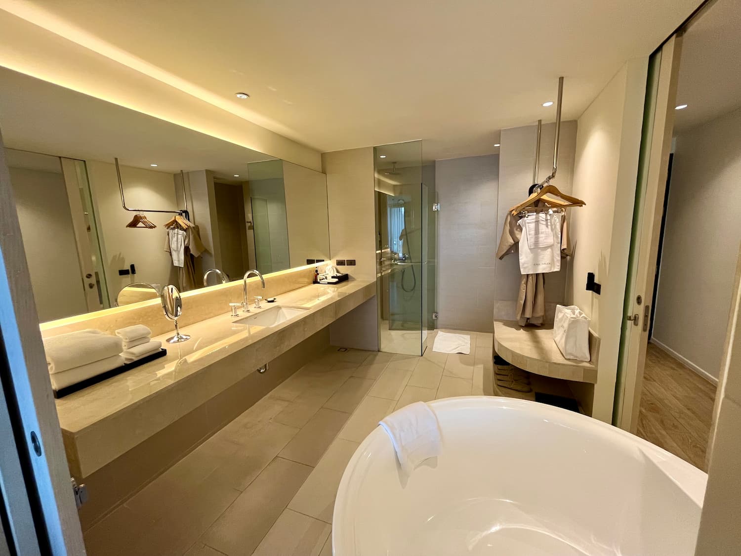 アナアナンリゾートアンドヴィラズパタヤ（Ana Anan Resort & Villas Pattaya）のバスルーム